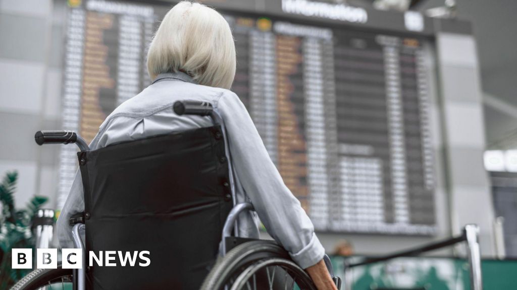 d166f4b0 7952 11f0 aaf6 d3dc859efb2f Blue badge holders should not pay airport drop-off fees, charity says