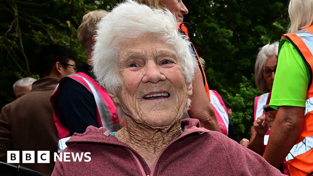 d5a84860 7a85 11f0 83cc c5da98c419b8 Parkrun record broken by 97-year-old Belfast runner