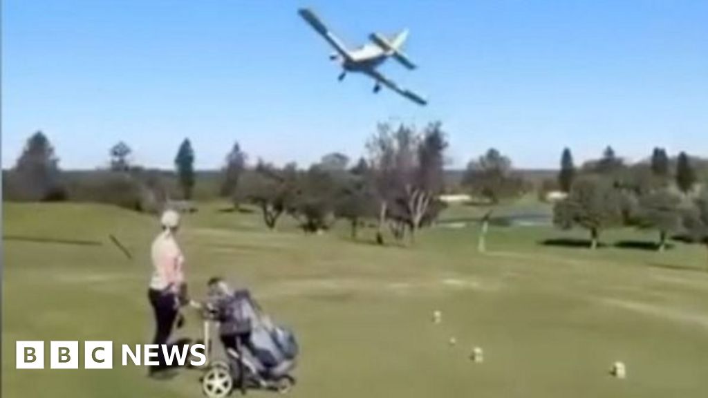 e3eea8e0 7b59 11f0 ab3e bd52082cd0ae Plane makes emergency landing on Australian golf course