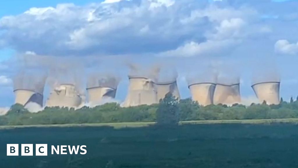 ec0f1e20 7900 11f0 8071 1788c7e8ae0e Watch demolition 'history' as eight cooling towers at Cottam Power Station fall