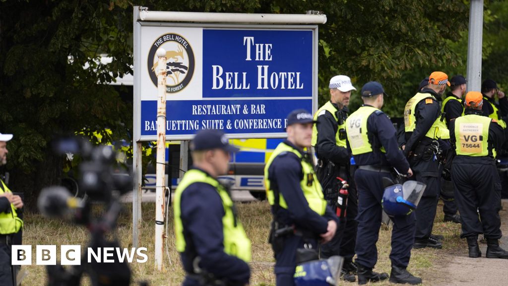 f59a8eb0 7df2 11f0 99a6 6566970a8a8a Tory councils should consider asylum hotel challenges, says Badenoch
