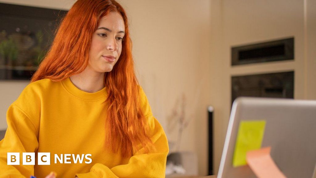 f9445710 51a3 11f0 b4be 8f7caf53b80c Tuition fees in England and Wales rise to £9,535