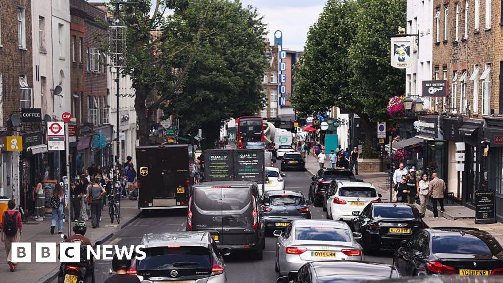 fa5cae70 764e 11f0 87d9 3d2029e214d8 Over-70s face driving ban for failing eye tests