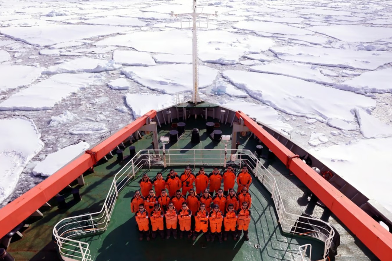 Five Chinese Icebreakers Push Into The Arctic, Come Within 290 NM Of Alaska; Should The U.S. Be Alarmed? China's first icebreaker Xuelong 1