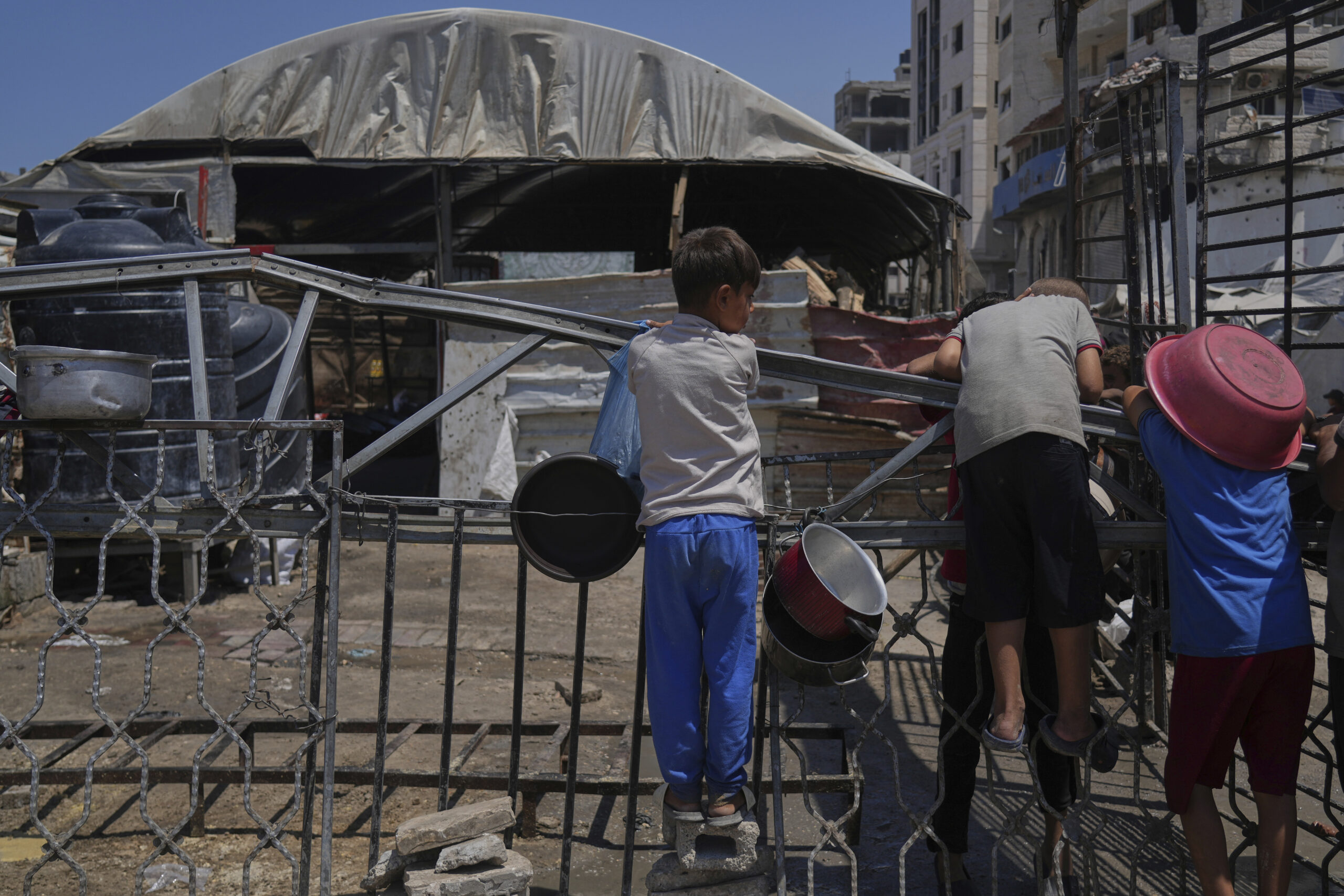 main 24 scaled UN food agency chief says women and children are starving in Gaza and pressed Netanyahu on aid