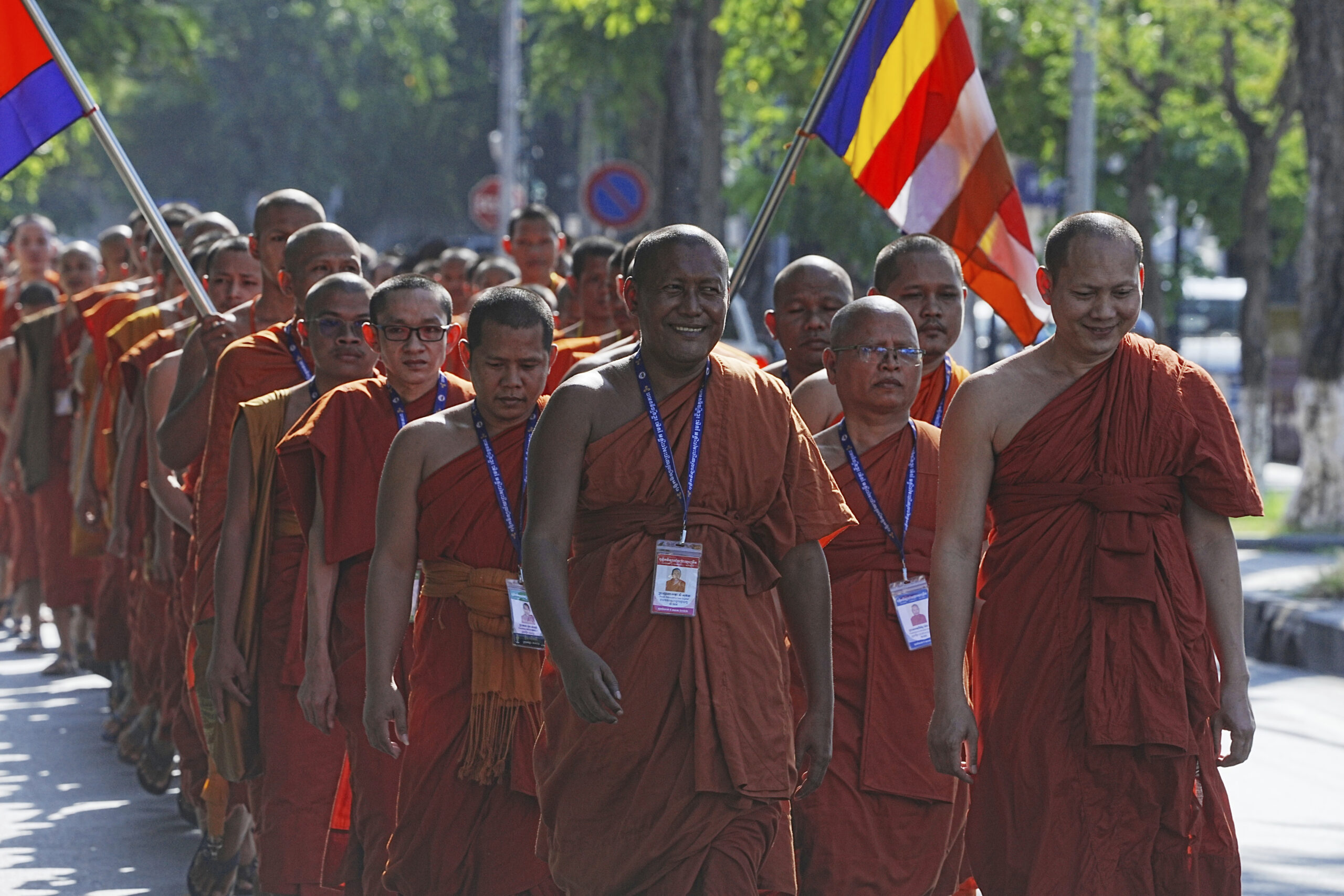 main v01 2 scaled Hundreds of Buddhist monks in Cambodia gather to praise ceasefire with Thailand and mourn the dead