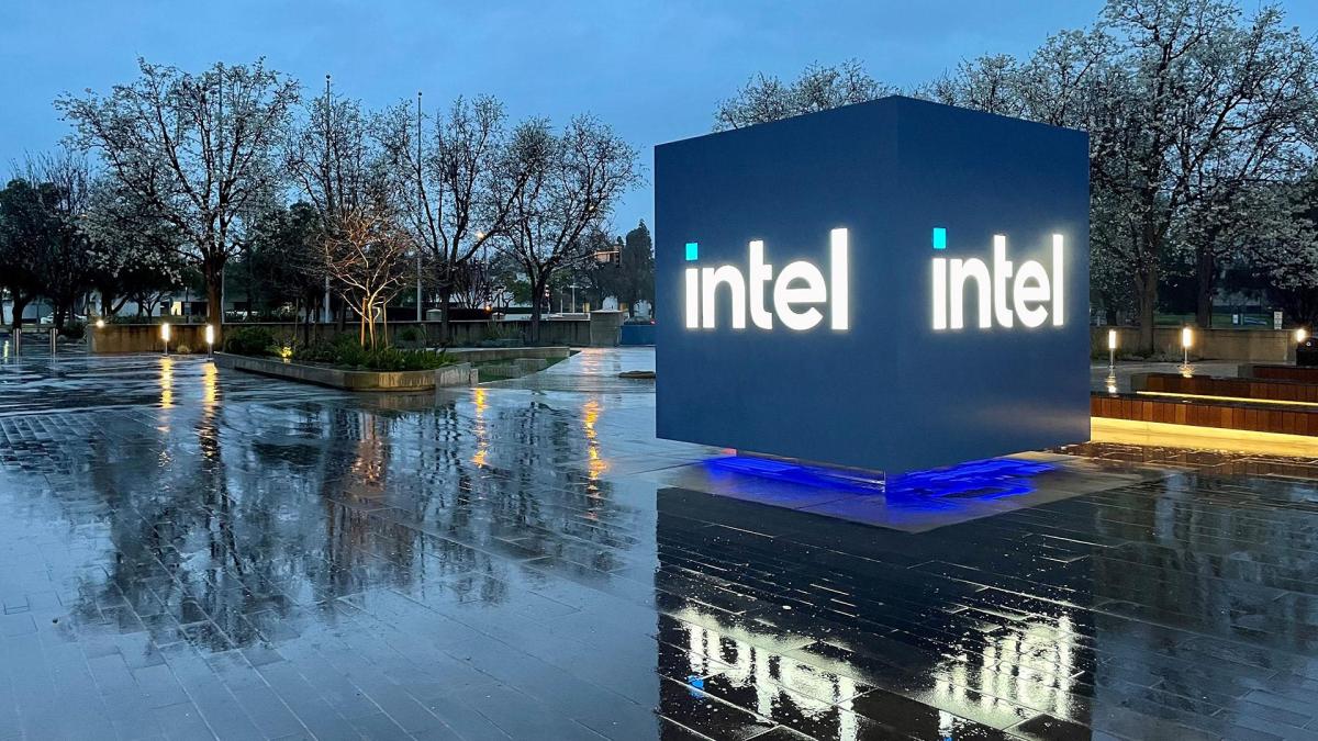 newsroom robert noyce bldg 2.jpg.rendition.intel .web .1920.1080 Trump administration's deal is structured to prevent Intel from selling foundry unit