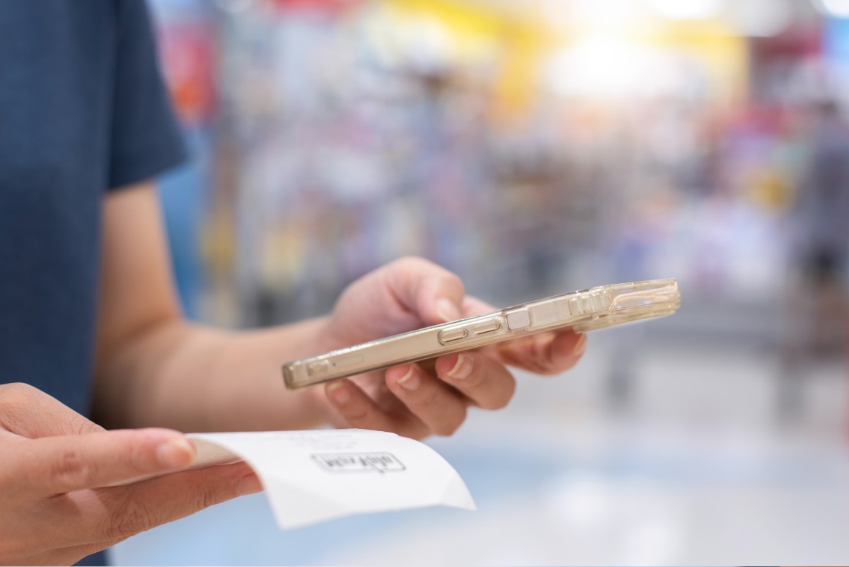 scan receipt with iphone GettyImages 1527386459 RIP, Microsoft Lens, a simple little app that's getting replaced by AI