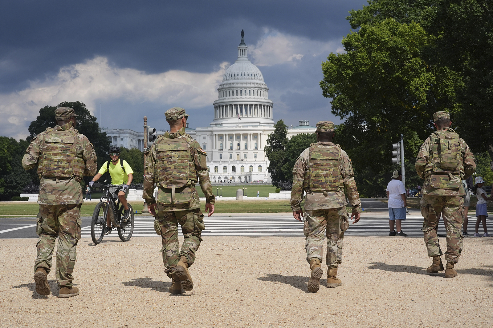 webRNS DC National Guard1 As troops take over DC, it's time to get face masks off the streets