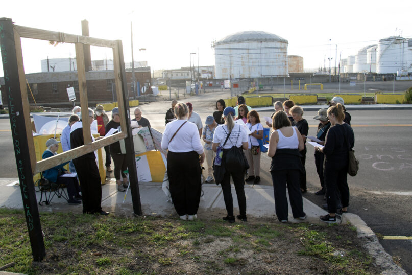 Outside Newark's 1,100-bed detention center, a weekly prayer service for anxious families webRNS Delaney Hall06 Outside Newark's 1,100-bed detention center, a weekly prayer service for anxious families