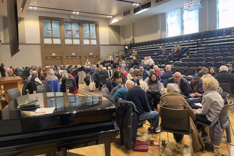Around DC, congregations aid those who’ve lost the ‘good government job’ webRNS Federal Workers1 Around DC, congregations aid those who’ve lost the ‘good government job’