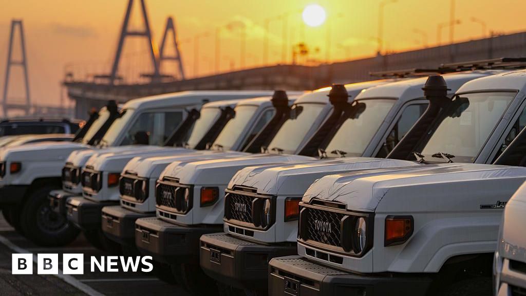 0ce2f710 89f1 11f0 8617 633c9d752702 US president signs order to cut levies on Japanese cars to 15%