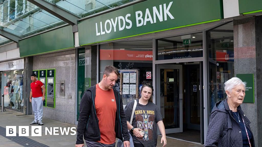 51d647c0 8972 11f0 98f2 cd8f6b6d31dc Thousands of Lloyds staff deemed to be underperforming face axe