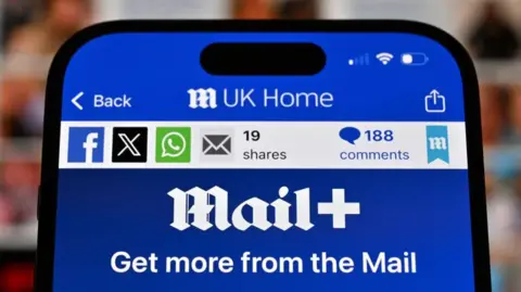 Publishers fear AI summaries are hitting online traffic Getty Images The top of a smartphone showing the Daily Mail app.