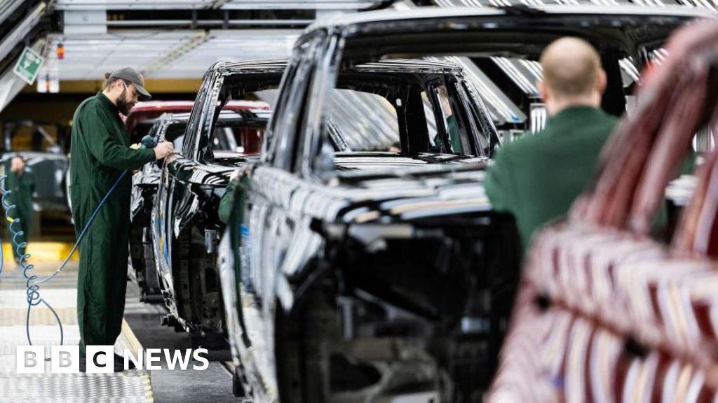 890ce1f0 93b2 11f0 bd0e 75d70011515a JLR supply chain staff told to apply for universal credit