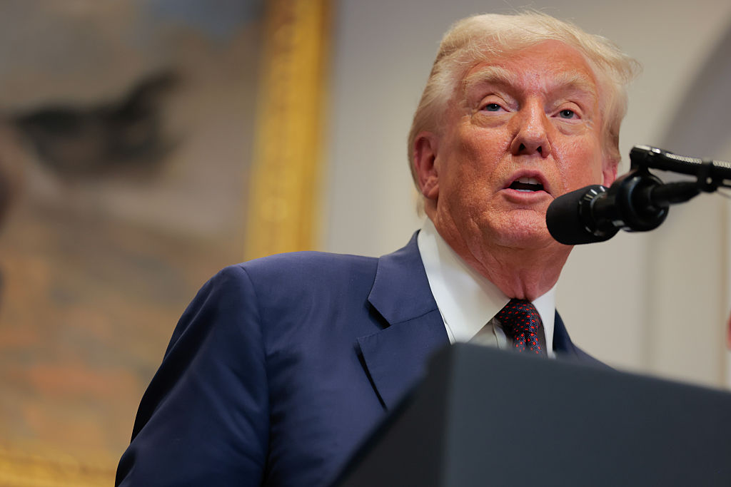 GettyImages 2227934246 Amazon, Google, Microsoft reportedly warn H-1B employees to stay in the US