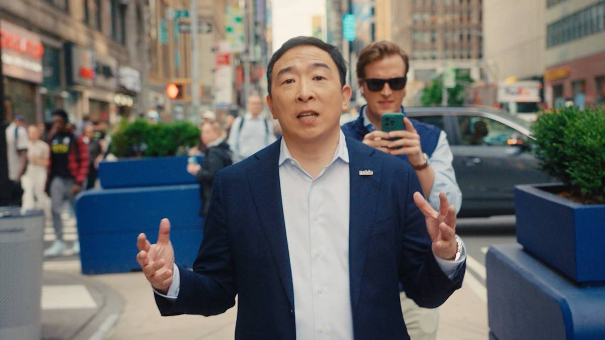 NobleMobile PleasePutYourPhoneDownIntro 1 Andrew Yang took inspiration from Mark Cuban for his budget cell carrier Noble Mobile