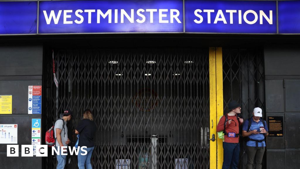aa6c6880 8d8a 11f0 957d 3528fcc4a645 London Tube strike enters third day with more disruption reported