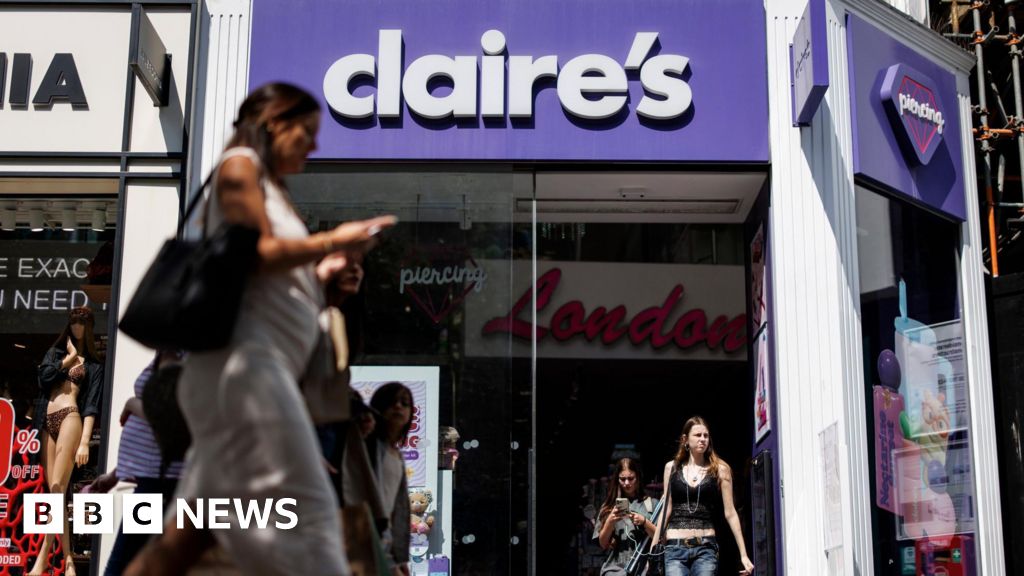 c926bb20 9d18 11f0 97db 8f63aaa245d0 Claire's rescue deal saves 156 stores and 1,000 jobs