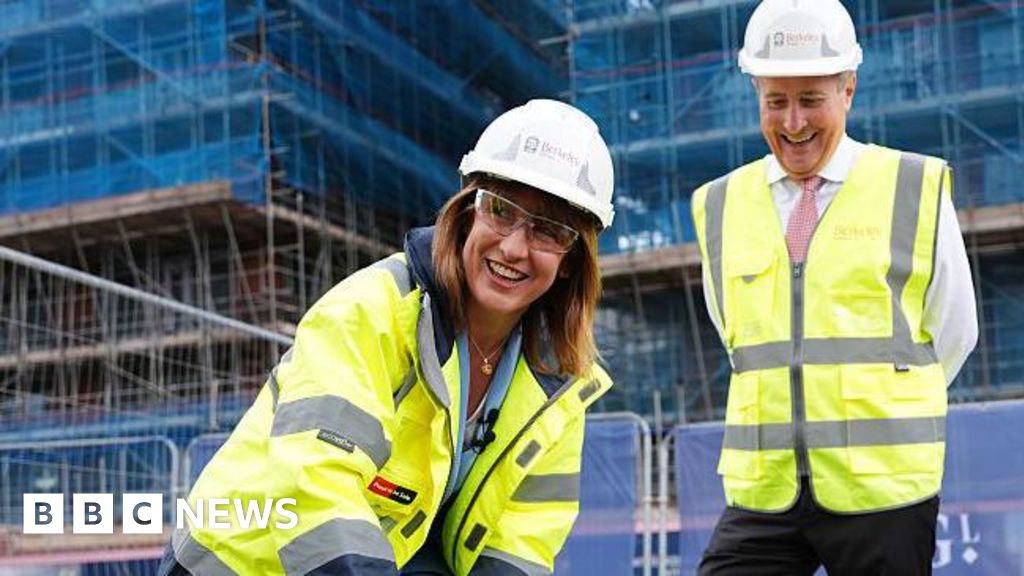 d0d065e0 88fc 11f0 a7d4 231aaac05cb7 Reeves will need her hard hat for the next 12 weeks