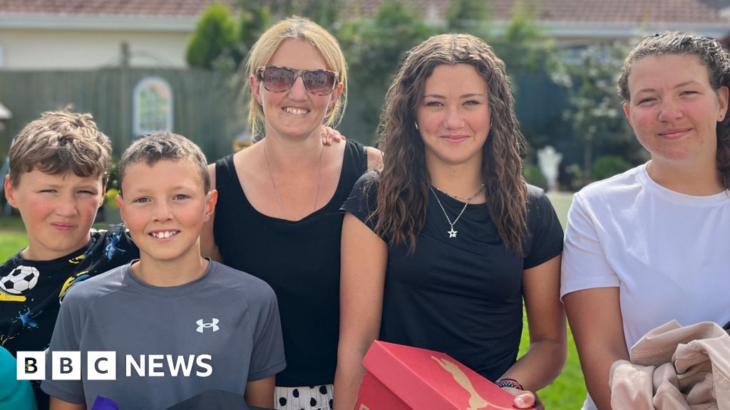 d27a1c20 8829 11f0 a5d6 d123031d5c9c 'Less of a stigma' on second-hand school uniforms