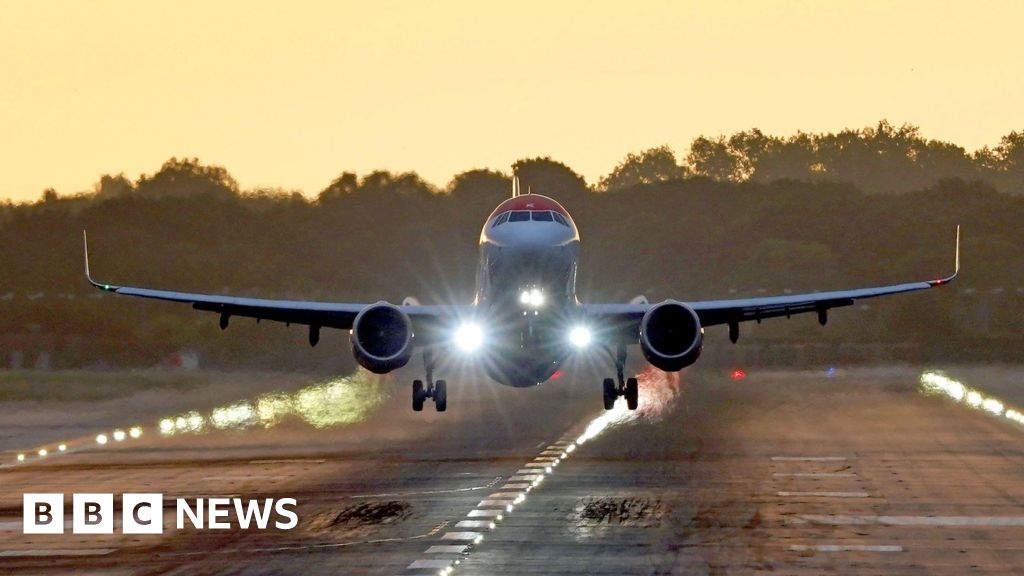 d758cfa0 97b2 11f0 a98f a5aede2eafbc What boost in flights could mean for UK climate goals