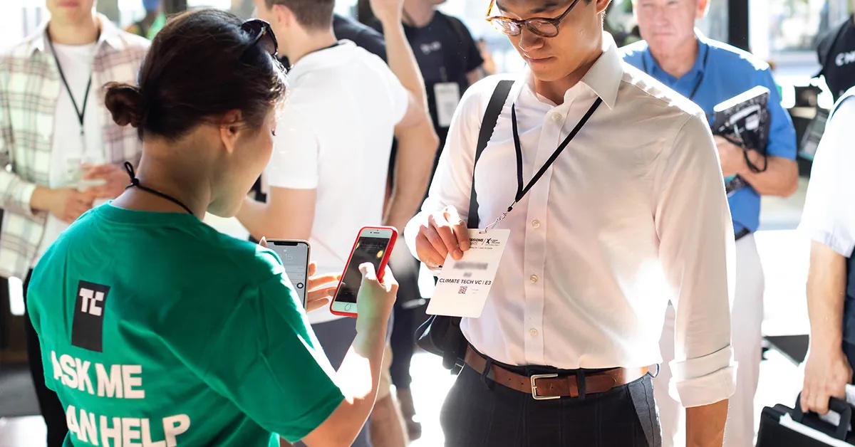 volunteer header Volunteer at Disrupt 2025 while you still can