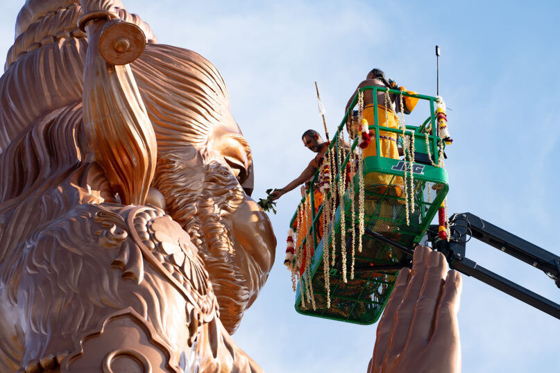 webRNS Hanuman Texas06 Mammoth deity statues announce Hindus' rising status in the West