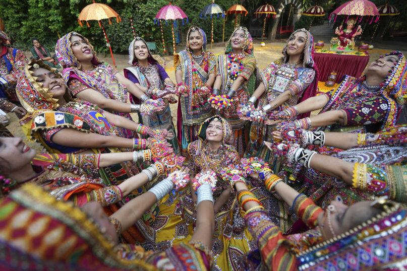 webRNS Navaratri Holiday1 Photos of the Week: Nine-night Hindu festival, Rosh Hashana