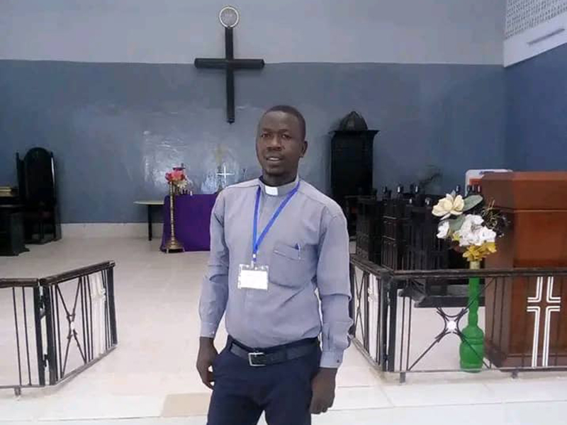 webRNS Sudan Last Pastor2 Last pastor forced out of war-torn Sudanese city