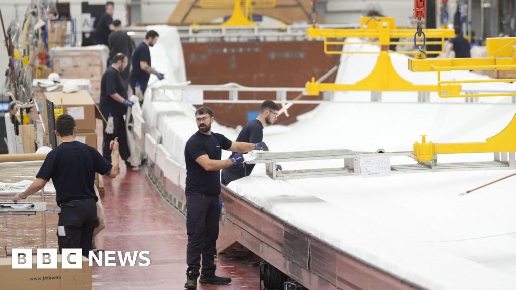 0c7a8520 accb 11f0 8be0 edba131ad73f Government vows to create 400,000 jobs in clean energy sector