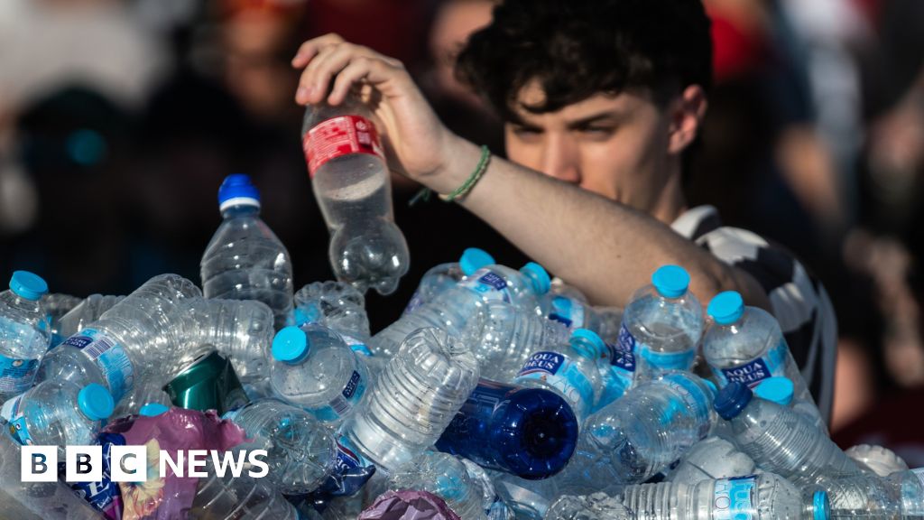 27765150 9eda 11f0 92db 77261a15b9d2 Can the plastic recycling industry be saved?