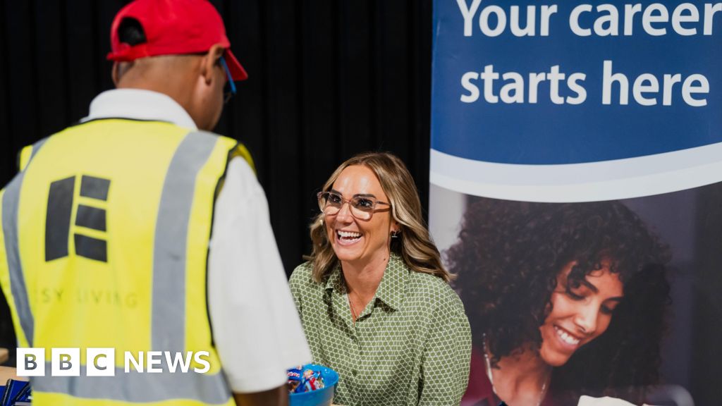 32fb2620 9e14 11f0 9227 0916afba36bd University graduates urged to look local for best chance at jobs