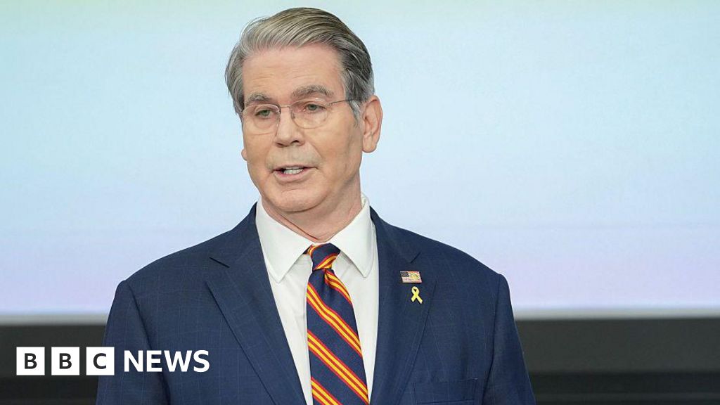 35fa1e00 a556 11f0 9384 df5a4052ae6a US kicks off controversial financial rescue plan for Argentina