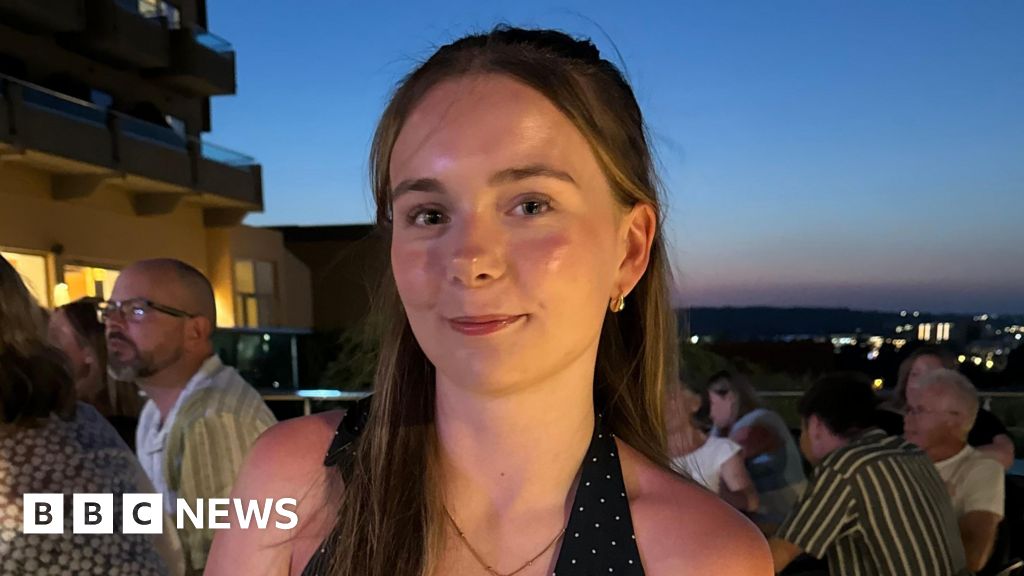 5af149c0 a06c 11f0 9640 9757c7912ee3 What is driving the decision to learn in a manual or automatic car?