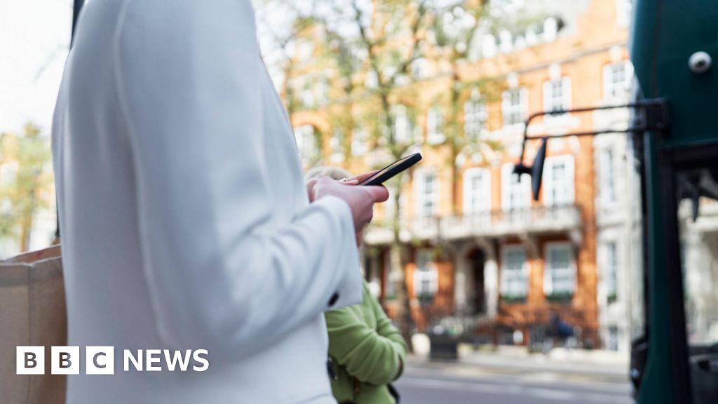 65b40610 b0c8 11f0 b0fc 6571ce384f7a Tech bosses could stop mobile phone theft, say MPs