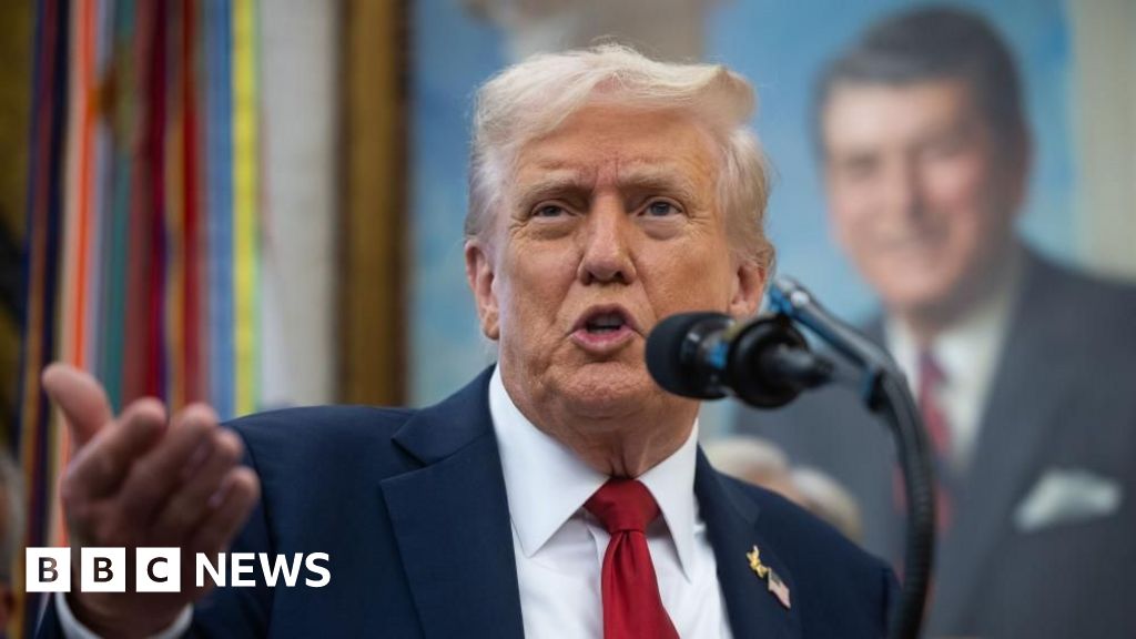 aeebe790 9fdd 11f0 b741 177e3e2c2fc7 Trump wields axe over 'Democrat Agencies' as blame game rages on Capitol Hill