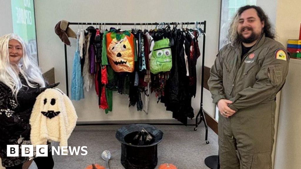 b60729e0 a14a 11f0 8a00 7f108f799fea Halloween costume swap aims to save families money in Dudley