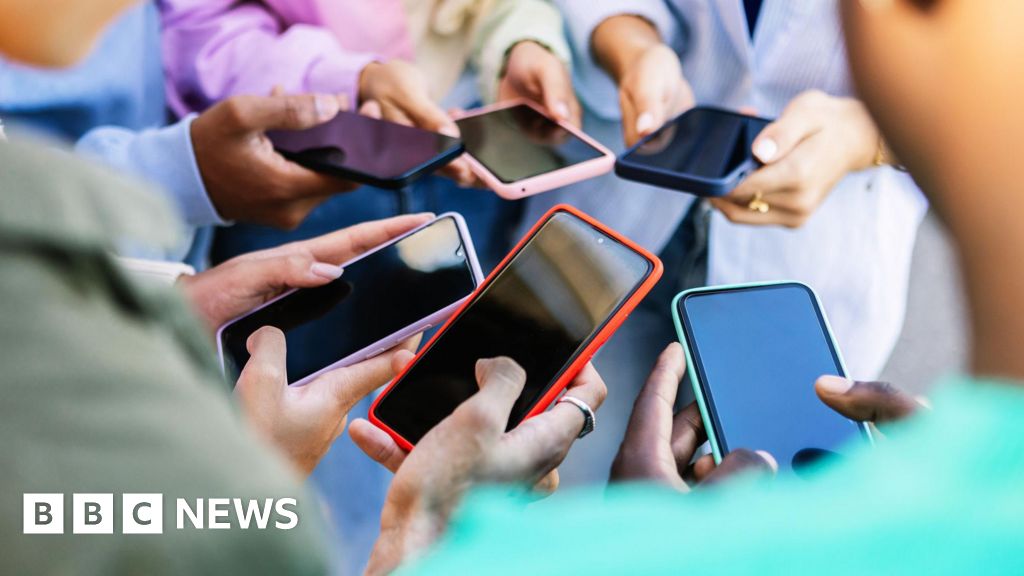 c4446f00 a1e4 11f0 ab23 d127b1d8dfad Apple and Samsung users in UK may be due share of £480m payout