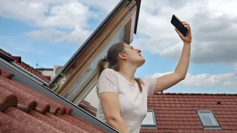 Is my mobile lying to me? When 5G doesn't mean 5G Getty Images Young woman encounters signal problems with GPS or 5G on her smartphone while looking out of an open attic window, determined to restore connectivity.