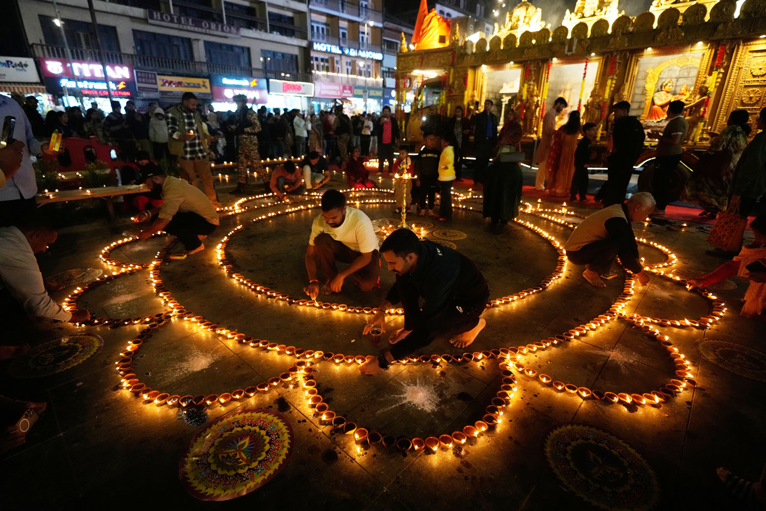 webAP25293523185144 Photos of the Week: Diwali, Catholic canonization