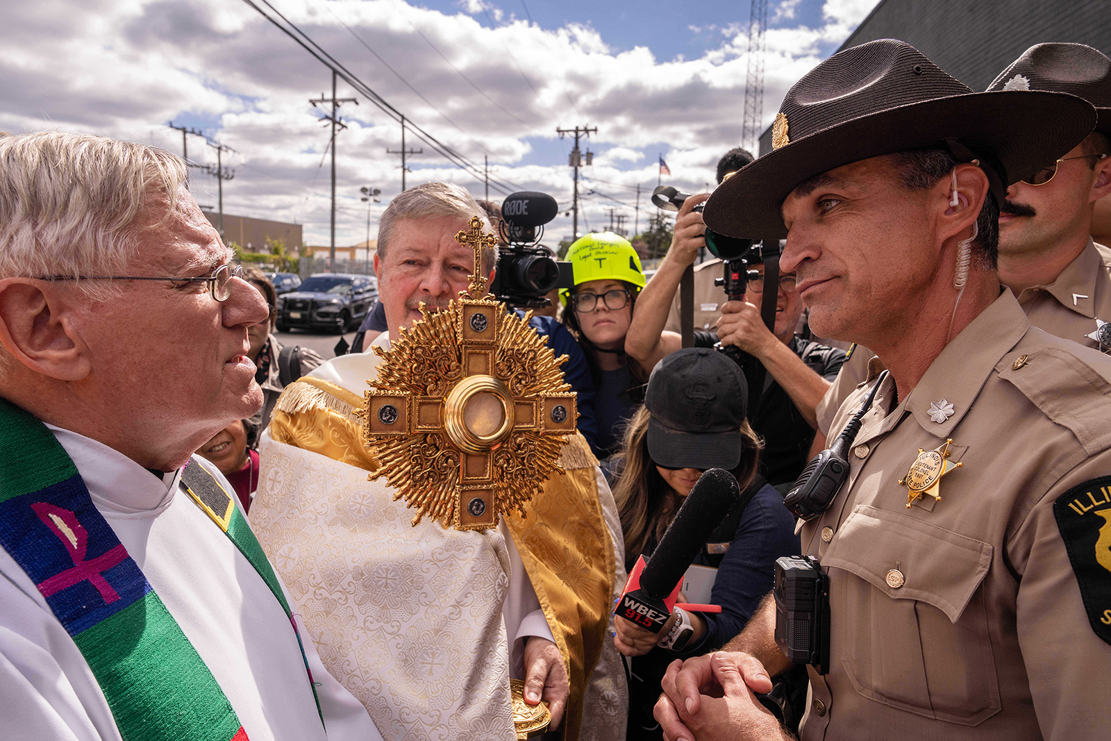 webRNS Communion Broadview1 As ICE rocks Chicago, Catholics respond with prayer — and protest