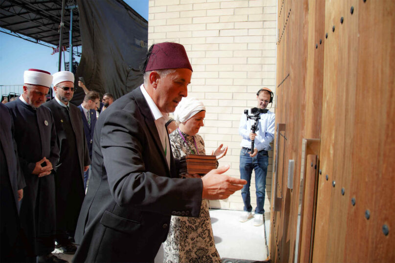 webRNS Iowa Mosque2 Opening of Iowa mosque becomes a celebration of refugees' resilience and interfaith unity