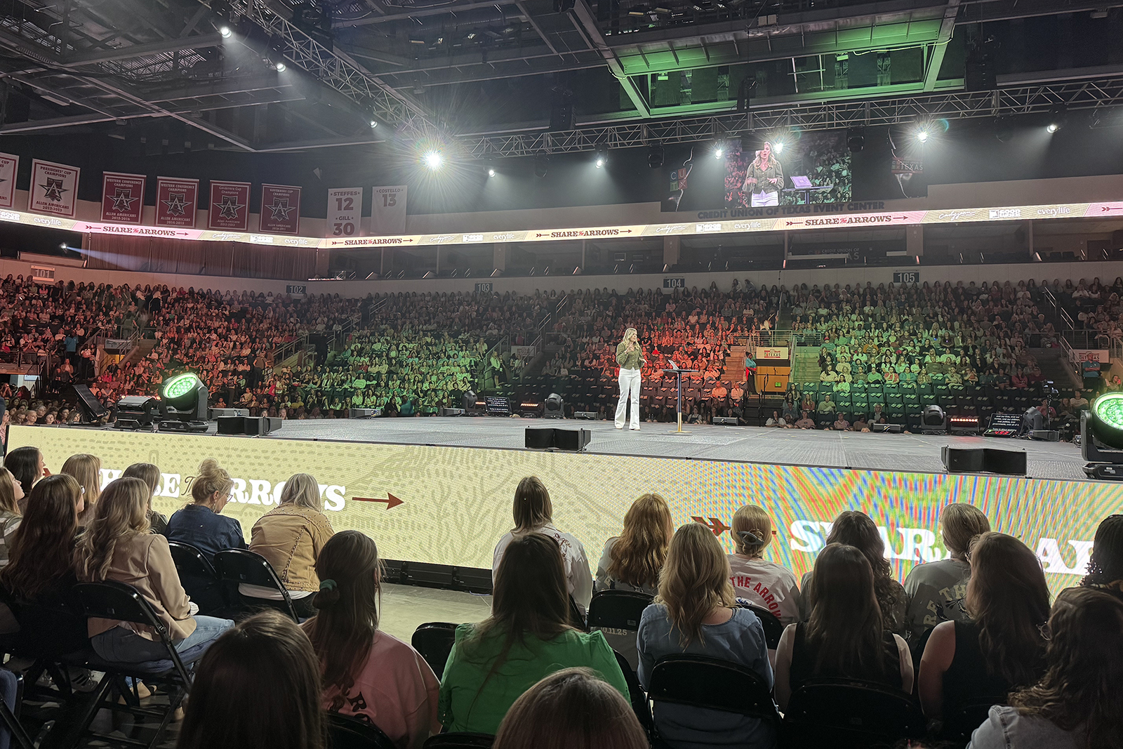 webRNS Stuckey Conference1 'Share the Arrows' conference rallies 6,700 Christian women for culture-war battles