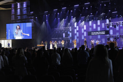 webRNS Willow Creek Anniversary08 What happens when the church of the future gets old?