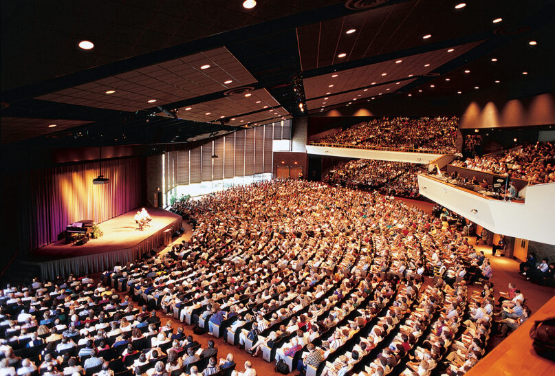 webRNS Willow Creek Anniversary11 What happens when the church of the future gets old?