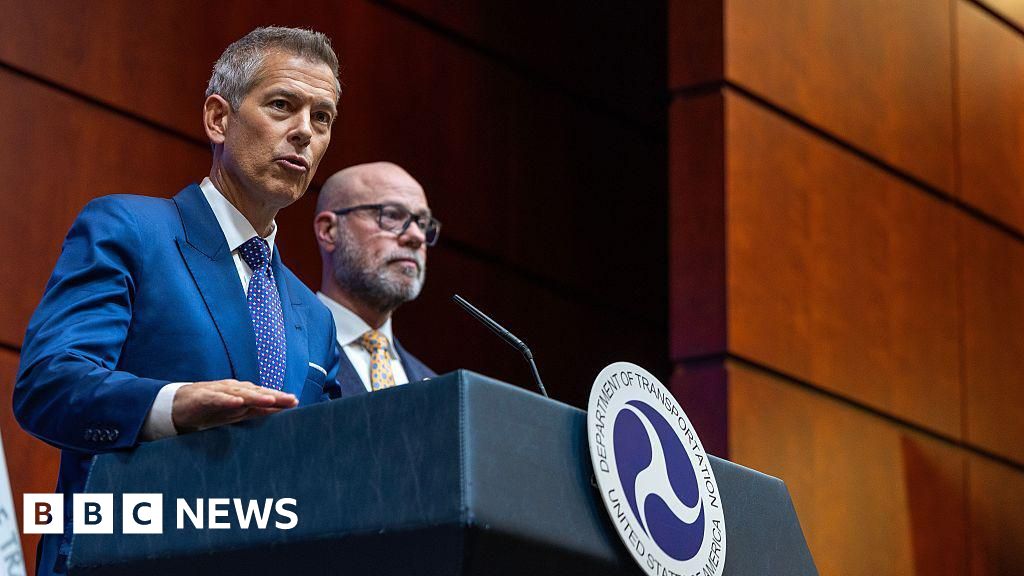 642f0830 ba96 11f0 af54 cfe0fba2832f US to cut flights at 40 airports if shutdown doesn't end, transportation secretary warns