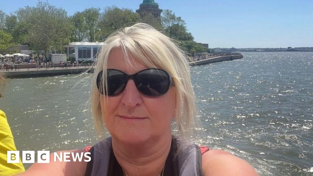 852384e0 bd56 11f0 abd2 93a1c9a61dd3 HMRC to review thousands of suspended payments