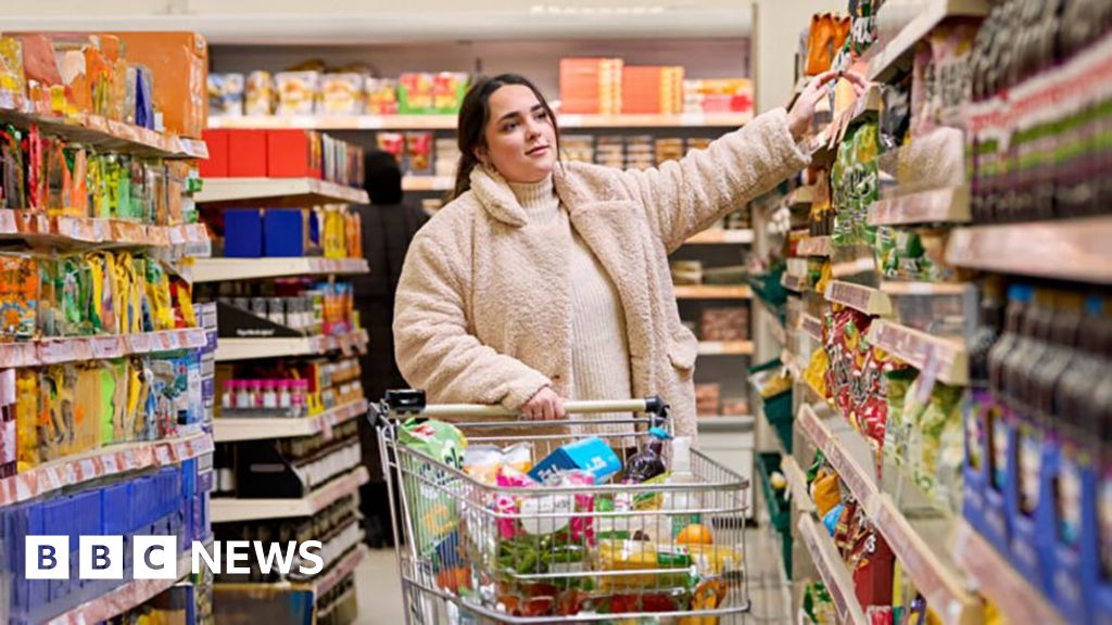 85762ce0 c3a5 11f0 ae46 bd64331f0fd4 Hull community shop to sell cheap food and offer free kids' meals