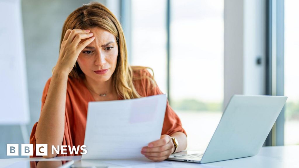 9f5b8510 cab2 11f0 8830 713b9084fff8 How the chancellor just took a chunk out of your future pay